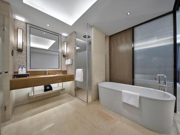 Wanda Realm Resort Sanya Haitang Bay : photo 1 de la chambre chambre lit king-size avec vue sur le jardin