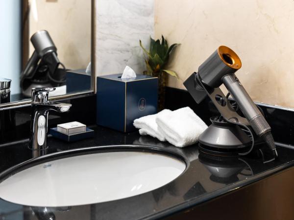 voco Wuhan Xinhua, an IHG Hotel : photo 6 de la chambre chambre lits jumeaux standard avec accès au salon