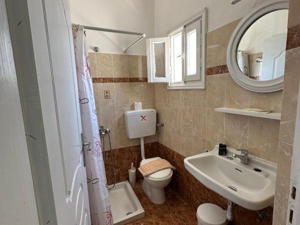 Hotel Thirasia : photo 8 de la chambre chambre triple