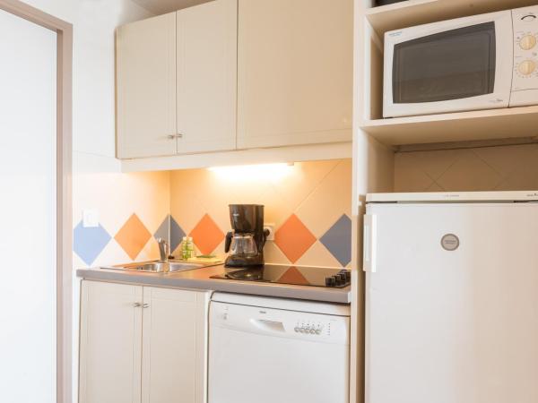 Résidence Pierre & Vacances Cannes Verrerie : photo 3 de la chambre appartement 1 chambre avec coin nuit dans alcôve et terrasse ou balcon (7 personnes)