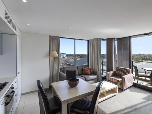 Oaks Adelaide Horizons Suites : photo 5 de la chambre two-bedroom apartment - north terrace