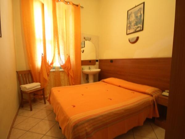 Hotel Casanova : photo 1 de la chambre chambre double avec salle de bains commune