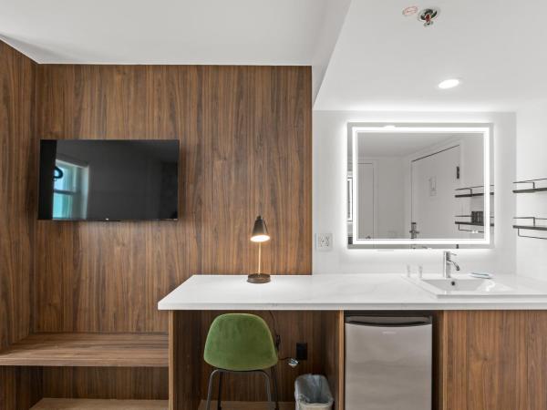 Uptown Inn - Limited Service Apart-Hotel : photo 3 de la chambre studio avec lit queen-size