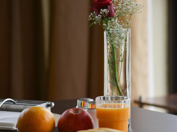 Hotel D. Luis : photo 8 de la chambre chambre double ou lits jumeaux - vue sur ville