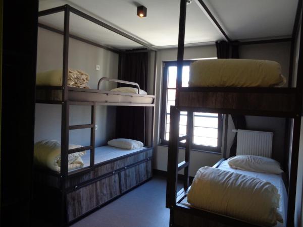 Brxxl 5 City Centre Hostel : photo 1 de la chambre dortoir privé pour 5 personnes