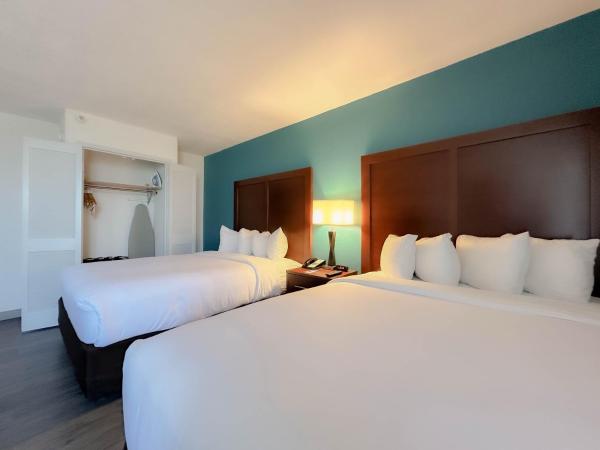 Comfort Inn & Suites Kissimmee by the Parks : photo 9 de la chambre chambre familiale avec 2 lits queen-size et lits superposés