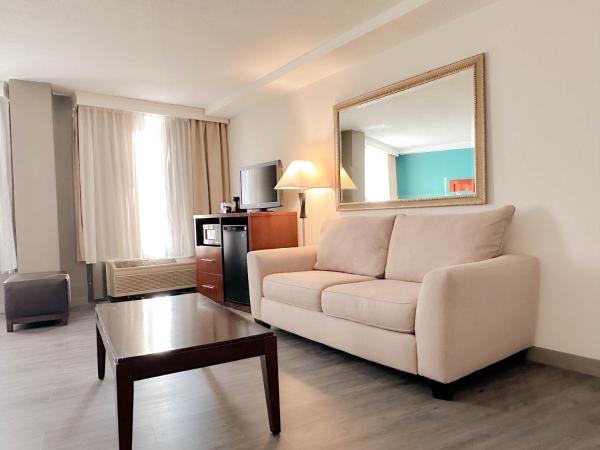 Comfort Inn & Suites Kissimmee by the Parks : photo 4 de la chambre suite lit king-size supérieure – non-fumeurs