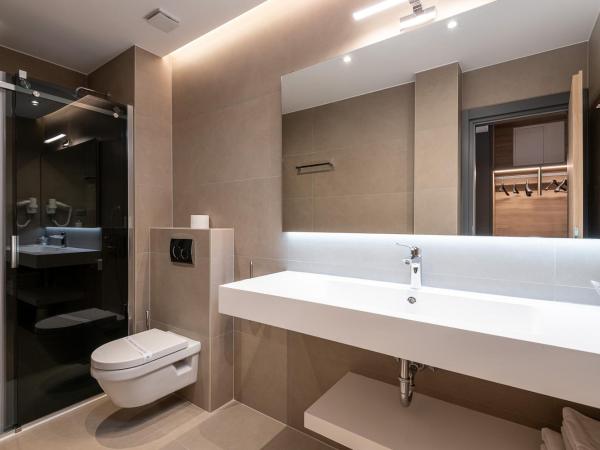 Hotel Ivka : photo 9 de la chambre chambre double ou lits jumeaux supérieure avec balcon