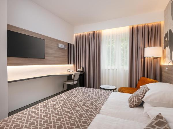 Hotel Ivka : photo 5 de la chambre chambre double ou lits jumeaux supérieure avec balcon