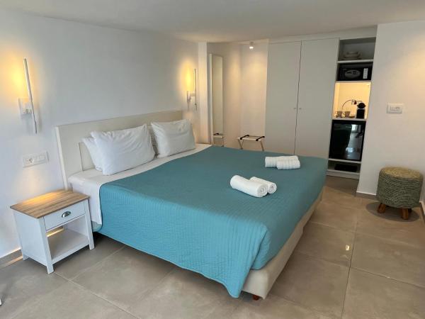 Villa Margarita : photo 10 de la chambre chambre double confort - vue sur jardin