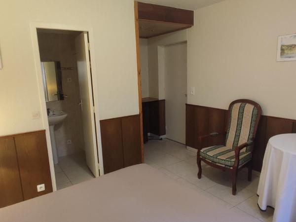 Chambre B&B à Font Margout - Calme - 4km de Sarlat - Petit-déjeuner : photo 2 de la chambre chambre double - vue sur jardin