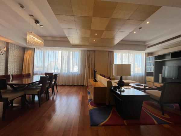 The Sandalwood Beijing Marriott Executive Apartments : photo 9 de la chambre two-bedroom apartment + 200㎡ + private bedroom + private living room + open-plan kitchen + laundry room + complimentary high-speed internet