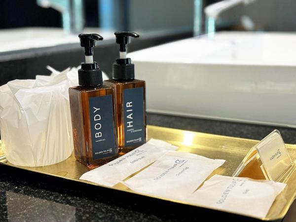 Golden Tulip Mandison Suites : photo 6 de la chambre suite avec baignoire