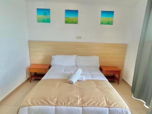 Hostal Mozaik Playa : photo 2 de la chambre chambre double avec balcon