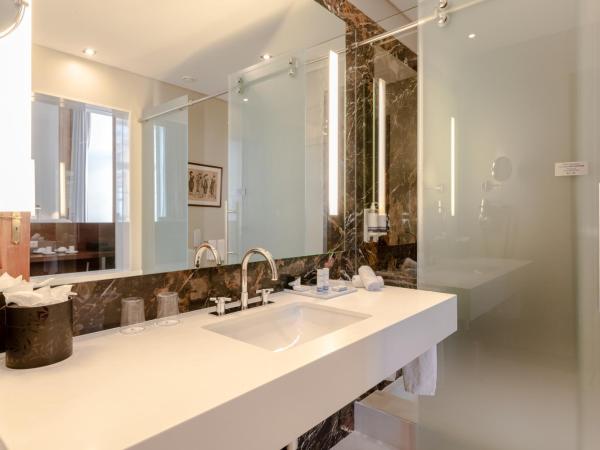 Pousada de Lisboa - Small Luxury Hotels Of The World : photo 7 de la chambre suite praça do comércio with king size bed