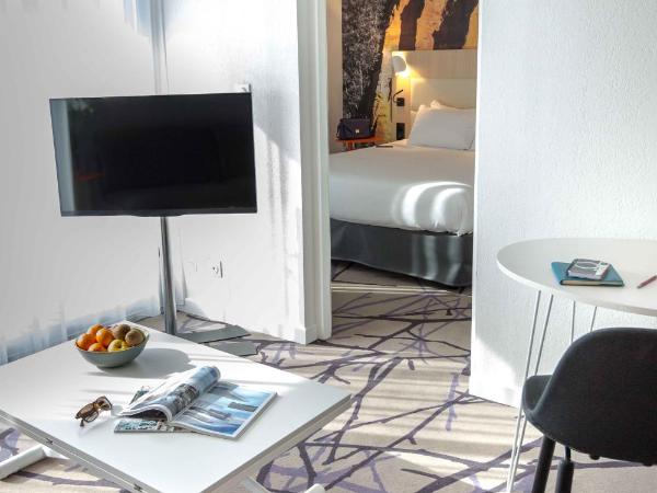 Mercure Cavaillon : photo 2 de la chambre appartement avec balcon et vue sur le jardin