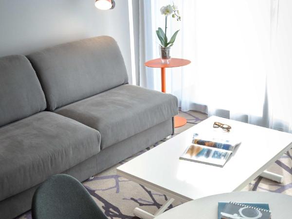 Mercure Cavaillon : photo 5 de la chambre appartement avec balcon et vue sur le jardin