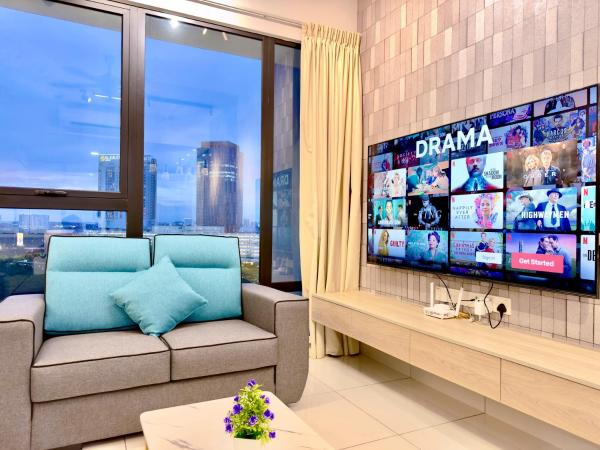 MidValley Southkey Mosaic 6-9pax Netflix-SmartTV70inch : photo 7 de la chambre appartement supérieur 2 chambres