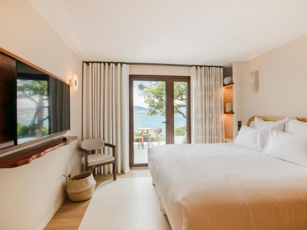 Tinah Saint-Tropez : photo 3 de la chambre chambre double supérieure avec terrasse - vue sur mer