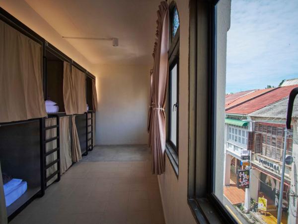 Some Place Else : photo 1 de la chambre lit simple dans dortoir mixte