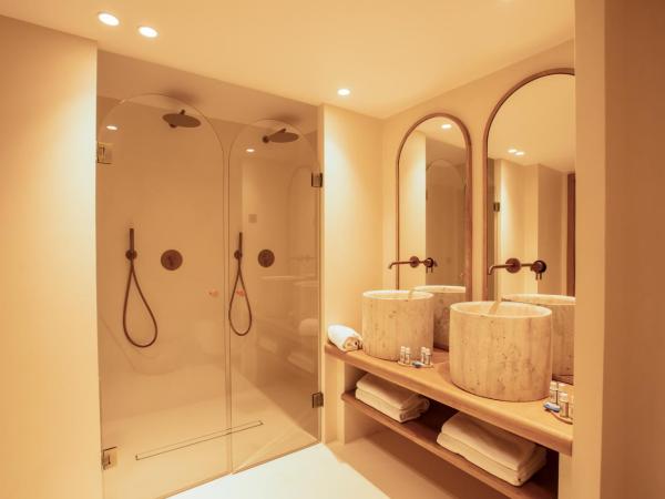 Tinah Saint-Tropez : photo 5 de la chambre chambre exécutive avec terrasse - vue sur mer