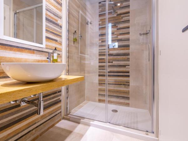 Hotel Regina Elena 57 & Oro Bianco SPA : photo 5 de la chambre chambre familiale supérieure