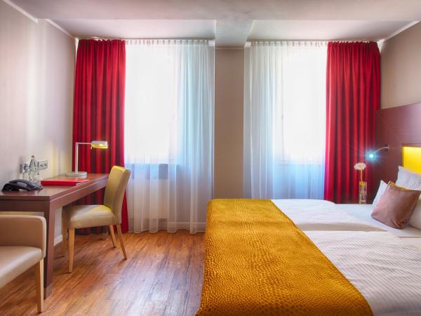 Leonardo Hotel München City Center : photo 3 de la chambre chambre deluxe double ou lits jumeaux