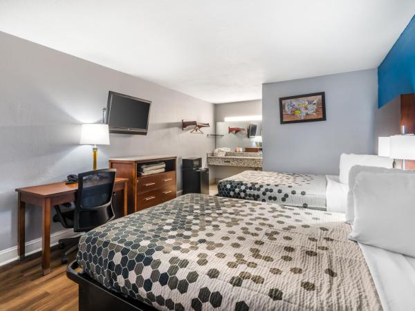 Econo Lodge Inn & Suites I-64 & US 13 : photo 4 de la chambre chambre double avec 2 lits doubles - fumeurs