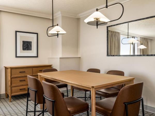 Crowne Plaza Louisville Airport Expo Ctr, an IHG Hotel : photo 6 de la chambre suite 1 chambre avec 2 lits queen-size