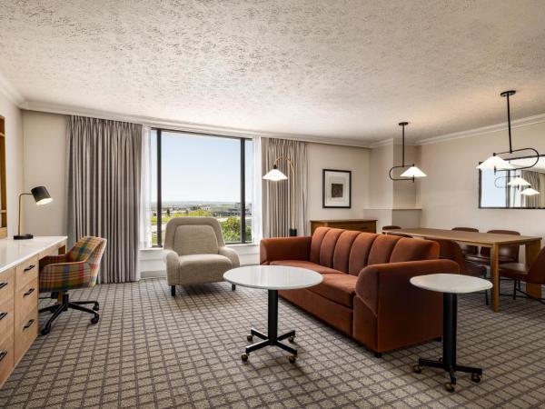 Crowne Plaza Louisville Airport Expo Ctr, an IHG Hotel : photo 5 de la chambre suite 1 chambre avec 2 lits queen-size