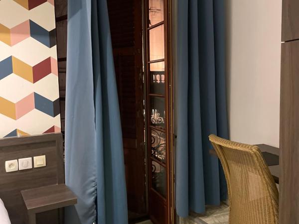 Théâtre Hôtel Chambéry : photo 2 de la chambre chambre double avec balcon