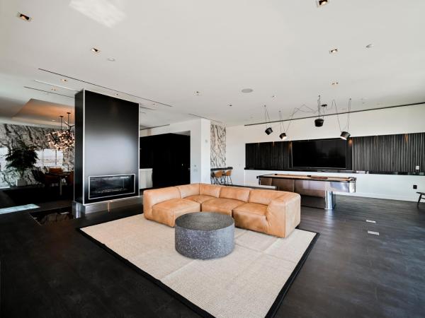 StripViewSuites Penthouse : photo 7 de la chambre elite two bedroom penthouse with panoramic balcony & pool table