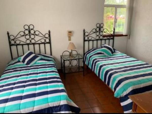 Hospedaje Ixtapa : photo 1 de la chambre chambre lits jumeaux - vue sur jardin