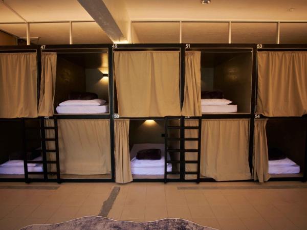 Some Place Else : photo 4 de la chambre lit simple dans dortoir pour femmes