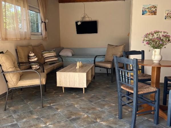 Nisaki Mathraki B&B : photo 1 de la chambre studio familial