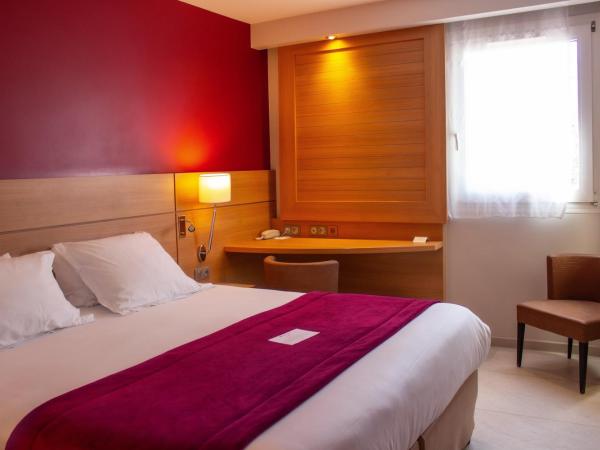 Best Western Plus Le Lavarin : photo 3 de la chambre chambre lit king-size supérieure - vue sur jardin