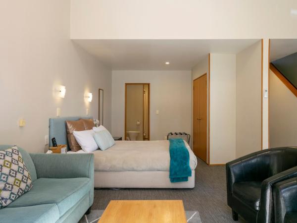 Cascades Lakefront Motel : photo 5 de la chambre hébergement familial - vue sur lac