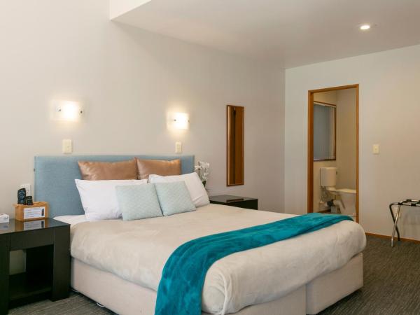 Cascades Lakefront Motel : photo 4 de la chambre hébergement familial - vue sur lac