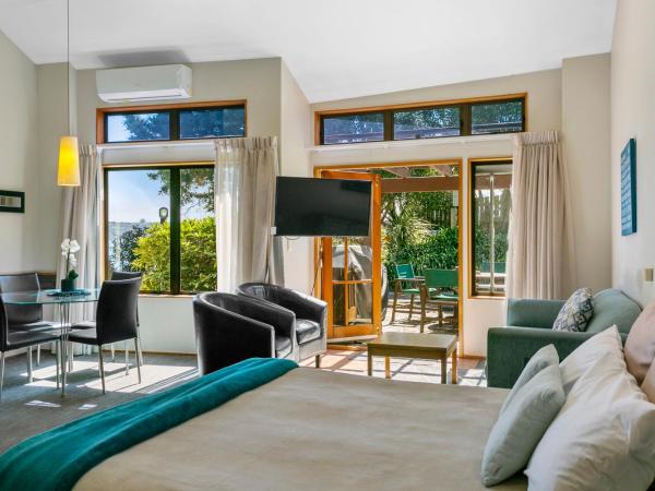 Cascades Lakefront Motel : photo 3 de la chambre hébergement familial - vue sur lac