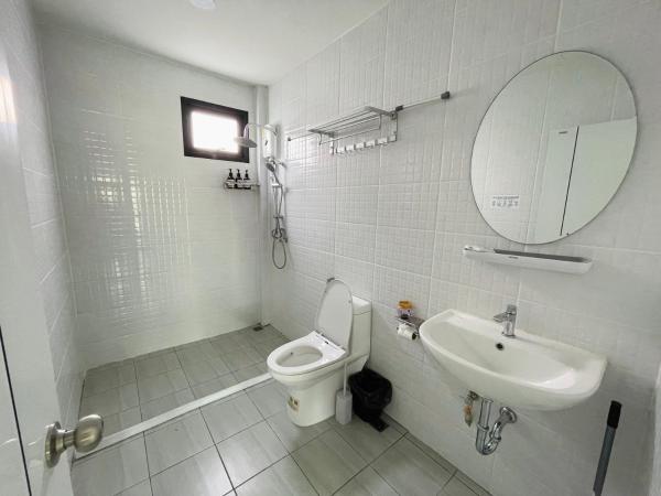 Blue whale Hostel & Café : photo 4 de la chambre chambre double avec terrasse