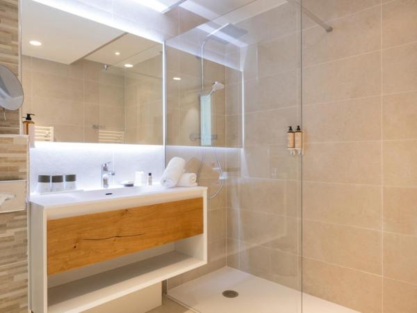 Hotel La Garbine : photo 5 de la chambre chambre triple avec terrasse