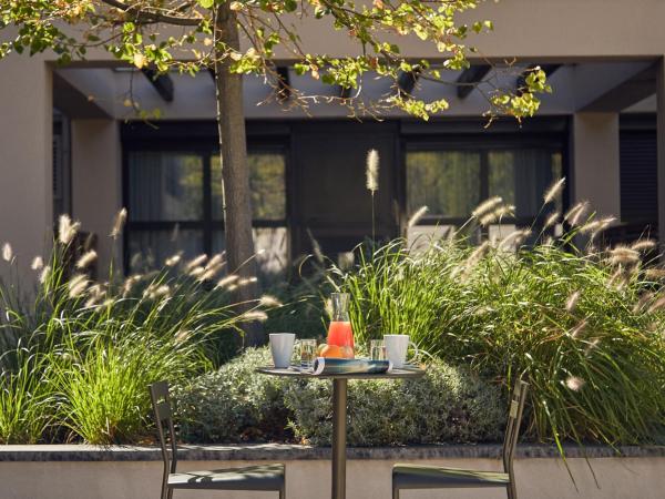 Aparthotel Adagio Aix-en-Provence Centre : photo 9 de la chambre appartement supérieur avec balcon