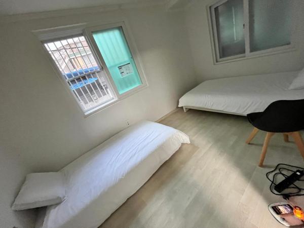 Bueno Day - Near Hongdae & Historic Sites : photo 1 de la chambre chambre lits jumeaux standard