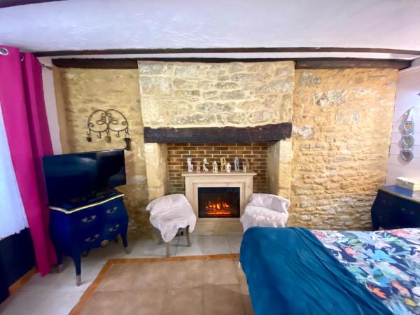 La Clef des Songes B&B de charme - Sarlat Centre - Parking gratuit - Piscine et espace bien-être à 400mètres : photo 3 de la chambre chambre double basique