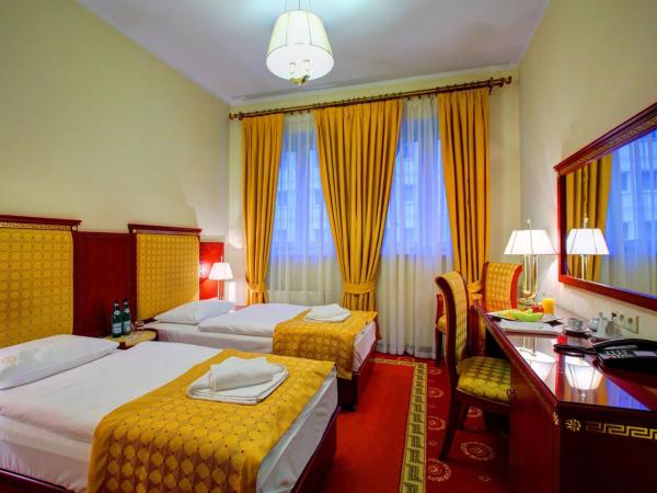 Hotel Holiday Park : photo 3 de la chambre chambre deluxe double ou lits jumeaux