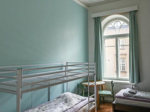 Hostel Diana Park : photo 2 de la chambre 3 lits dans dortoir pour femmes