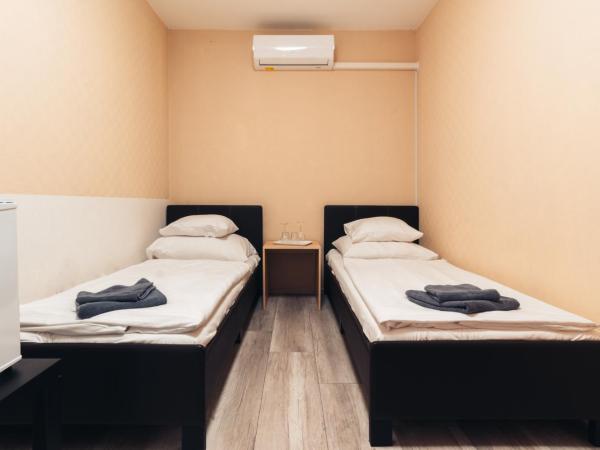 Végvári Hotel Eger : photo 4 de la chambre chambre double avec salle de bains privative extérieure