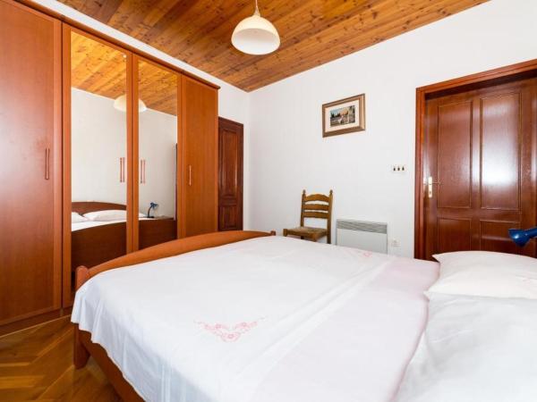 Apartments & Rooms Tapera : photo 7 de la chambre chambre double standard avec terrasse - vue partielle sur mer