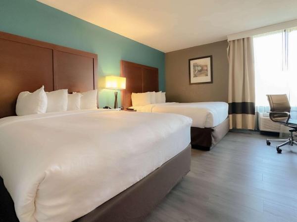 Comfort Inn & Suites Kissimmee by the Parks : photo 1 de la chambre chambre familiale avec 2 lits queen-size et lits superposés