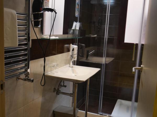 Hostal 4C Cuatro Caminos : photo 8 de la chambre chambre double supérieure